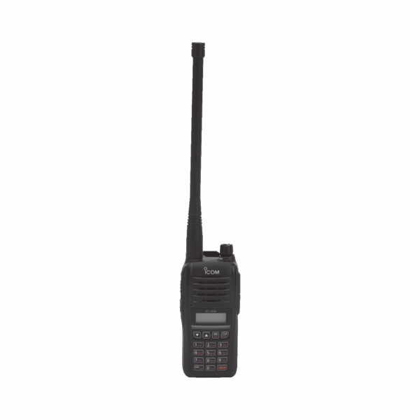 Radio Portátil Aéreo, rango de frecuencia 118-136.99166 MHz, 6W PEP, 200 canales alfanuméricos, pantalla de 8 caracteres, incluye bateria, cargador, antena y clip